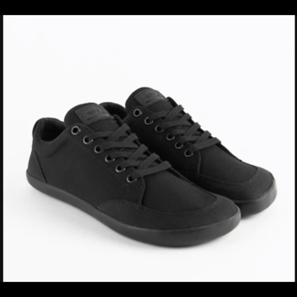 Splay, new without box. Women’s 8W or men’s 6W